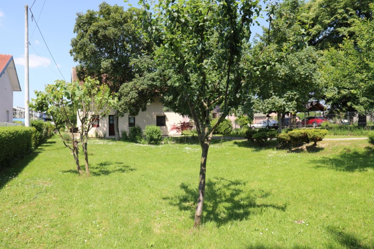 Maple Place Velika Gorica Eksteriør bilde